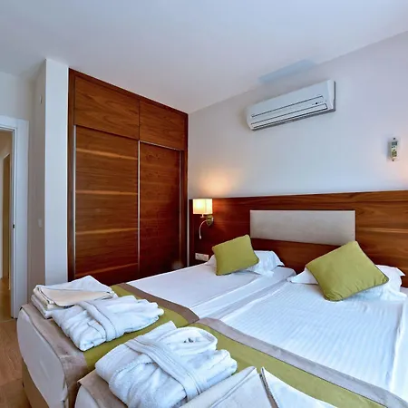 Garden Aparthotel 2*